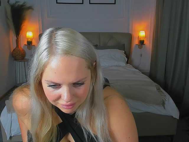 BlondiNi live cam on BongaCams