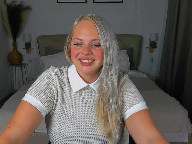 BlondiNi live webcam show