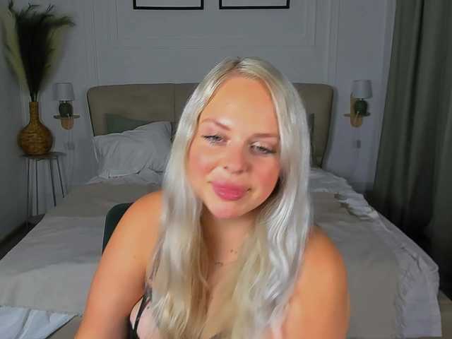 BlondiNi live cam on BongaCams
