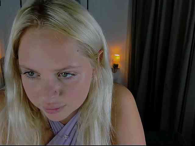 BlondiNi webcam
