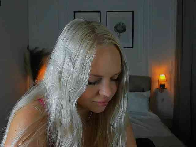 BlondiNi webcam