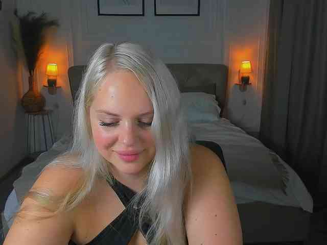 BlondiNi Live Webcam on BongaCams