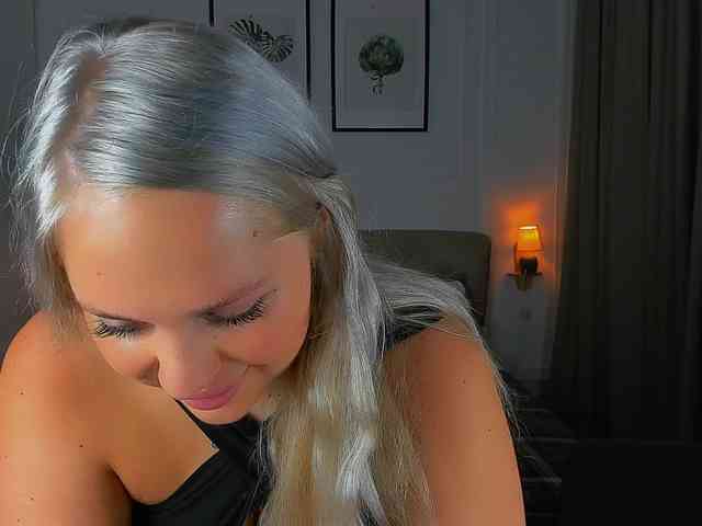 BlondiNi webcam