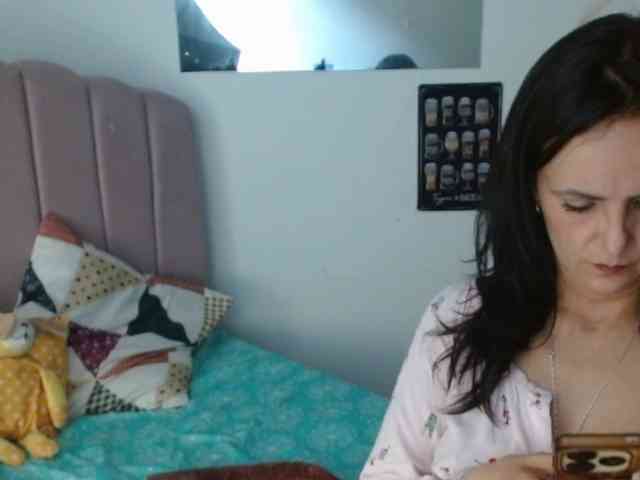 ValeriaGomezz webcam