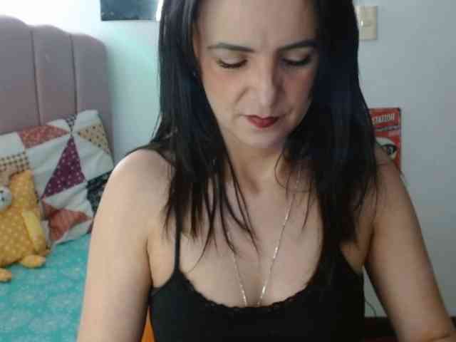 ValeriaGomezz webcam
