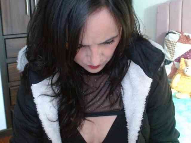 ValeriaGomezz webcam