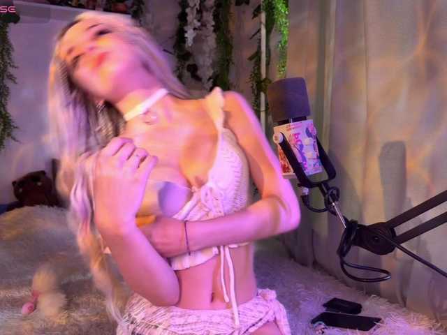 Nightmare-Moon's BongaCams show and profile