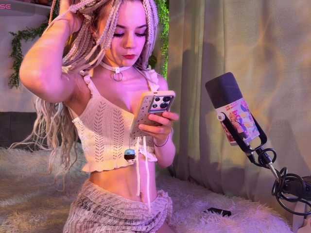 Nightmare-Moon's BongaCams show and profile