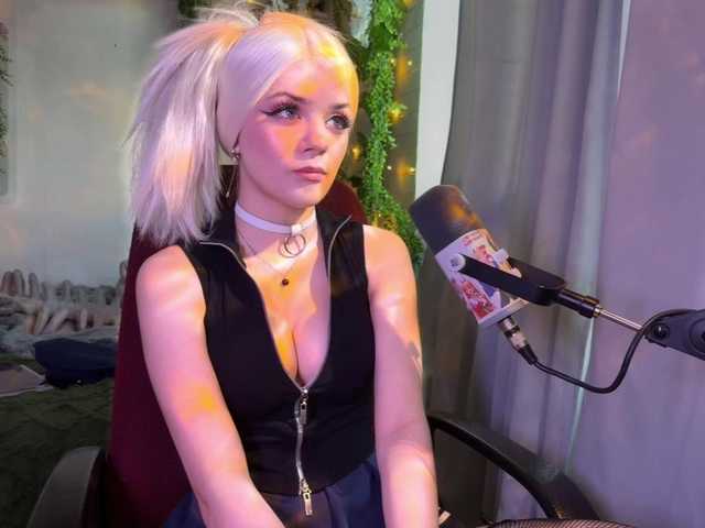 Nightmare-Moon live cam on BongaCams