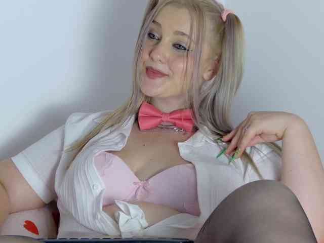 RebeFucksonn webcam