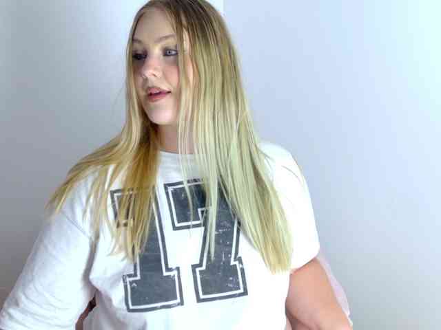 RebeFucksonn webcam