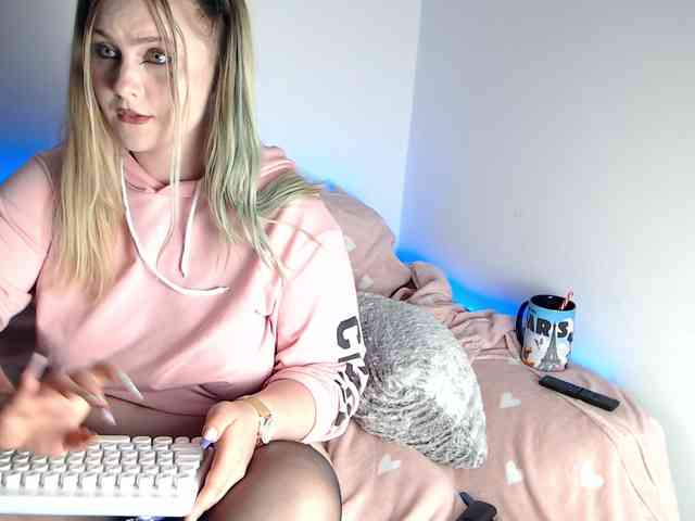 RebeFucksonn webcam