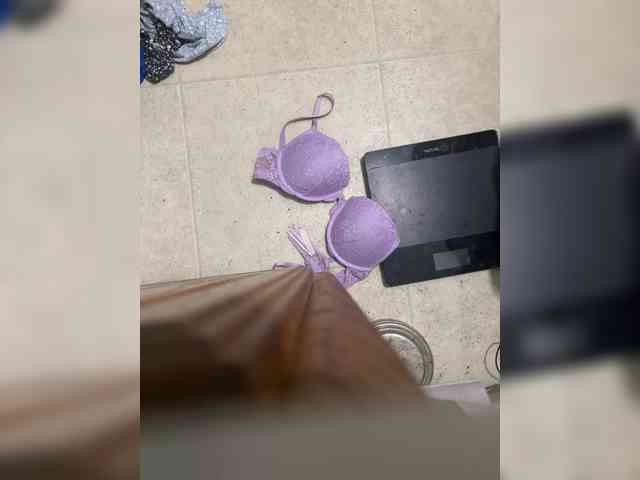 Drippingwet74 webcam