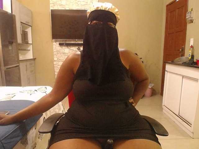 Wildcurves90 live cam on BongaCams