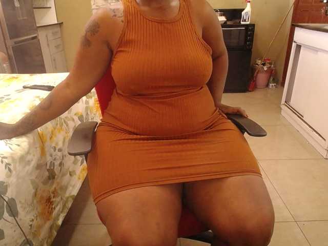 Wildcurves90 live cam on BongaCams