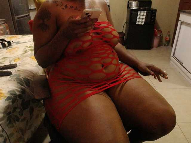Wildcurves90 live cam on BongaCams
