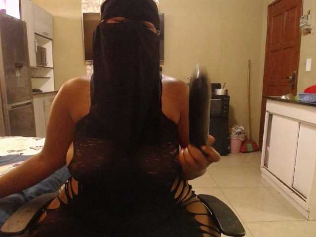 Wildcurves90 live cam on BongaCams