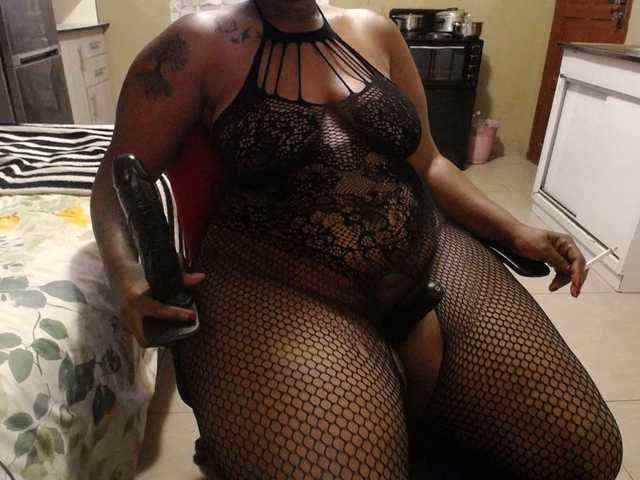 Wildcurves90 live cam on BongaCams