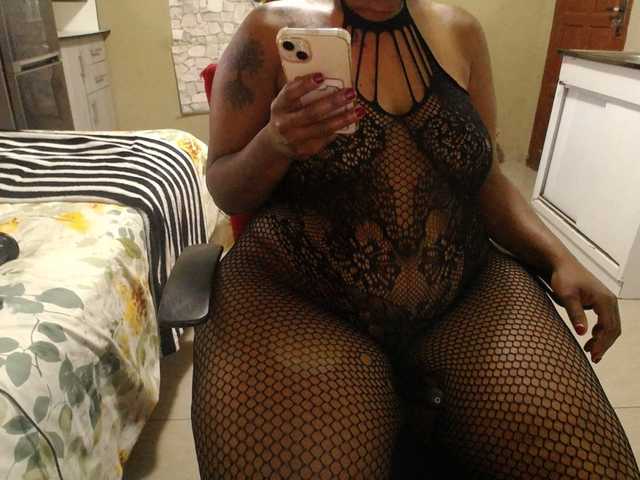 Wildcurves90 live cam on BongaCams