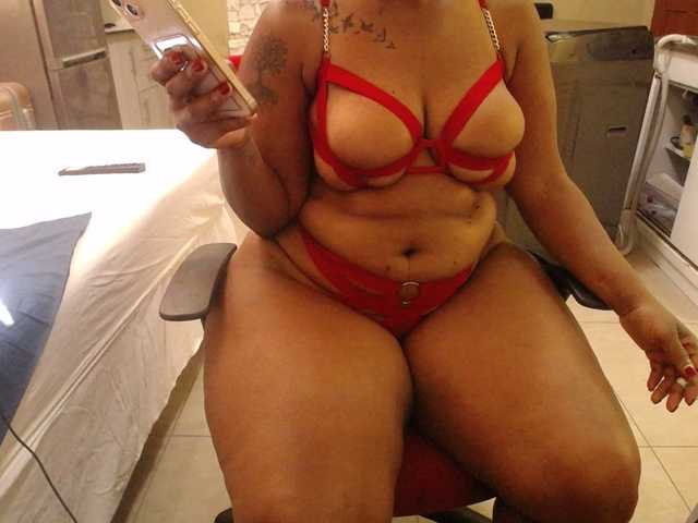 Wildcurves90 live cam on BongaCams