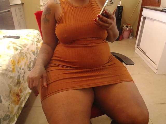 Wildcurves90 live cam on BongaCams