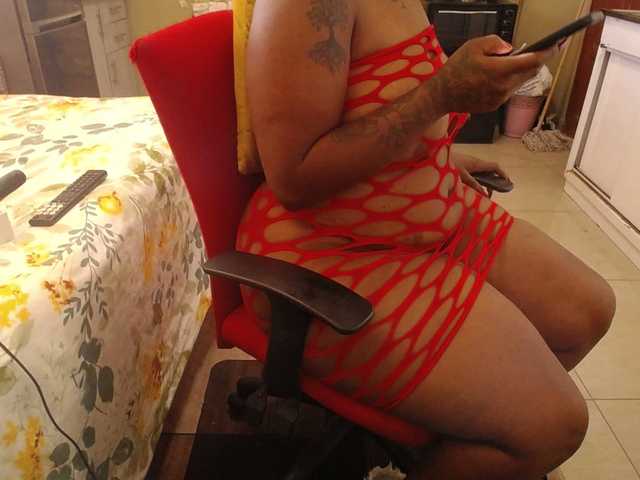 Wildcurves90 live cam on BongaCams