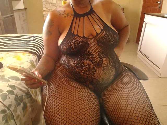 Wildcurves90 live cam on BongaCams