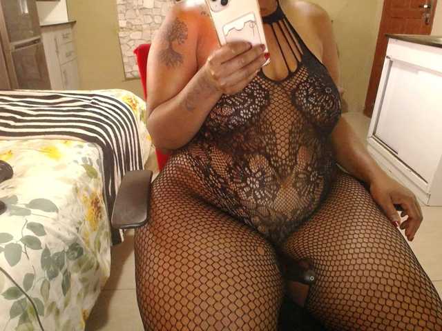 Wildcurves90 live cam on BongaCams