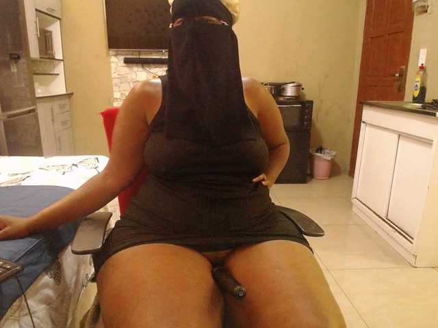 Wildcurves90 live cam on BongaCams