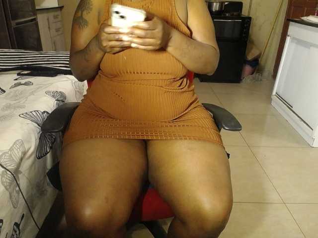 Wildcurves90 live cam on BongaCams