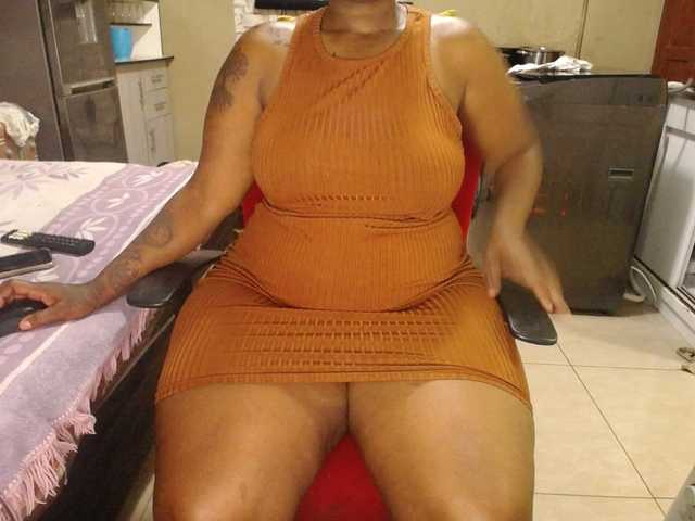 Wildcurves90 live cam on BongaCams
