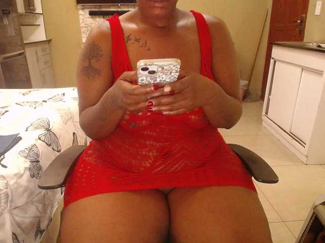 Wildcurves90 live webcam show