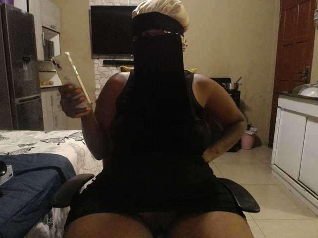 Wildcurves90 live cam on BongaCams