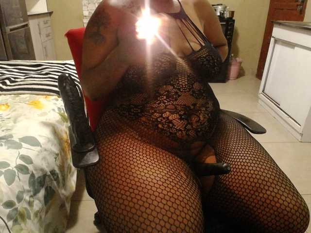 Wildcurves90 live cam on BongaCams