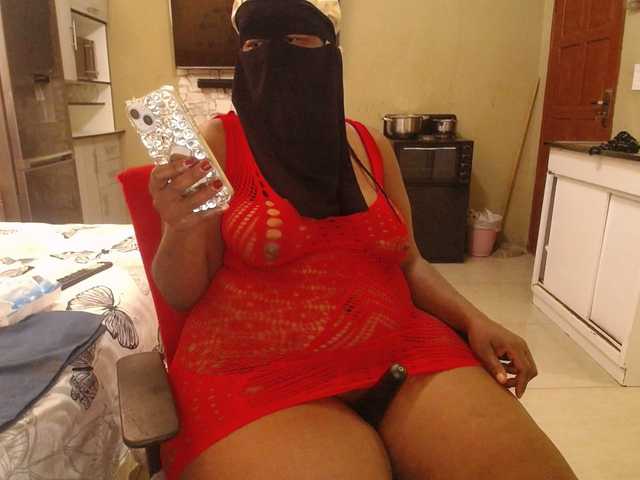 Wildcurves90 live cam on BongaCams