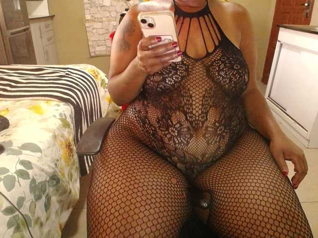 Wildcurves90 live cam on BongaCams