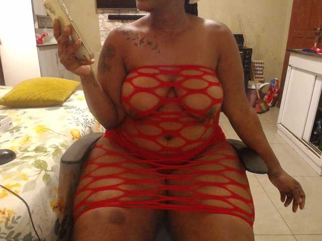 Wildcurves90 live cam on BongaCams