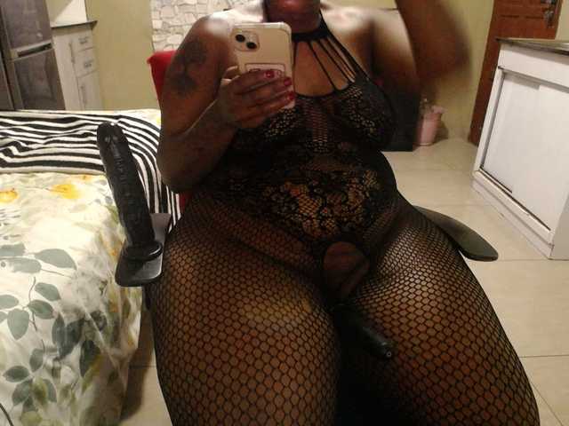 Wildcurves90 live cam on BongaCams