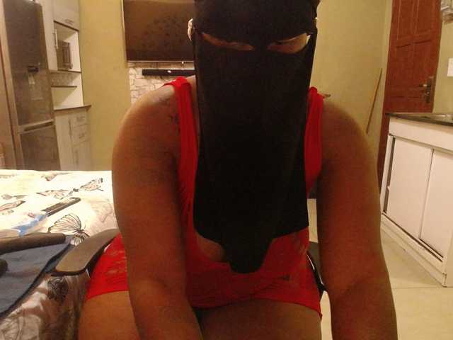 Wildcurves90 live cam on BongaCams