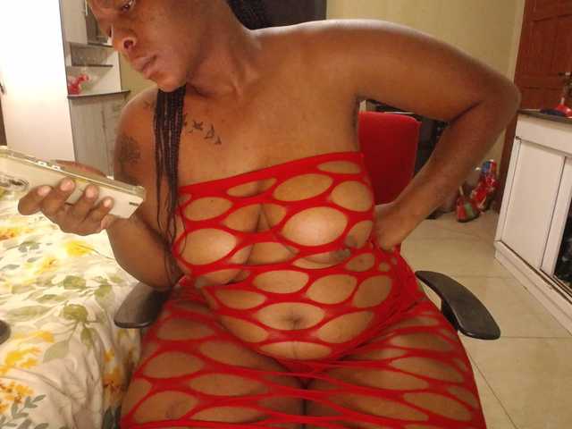 Wildcurves90 live cam on BongaCams