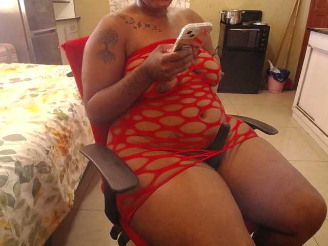Wildcurves90 live cam on BongaCams