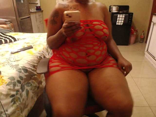 Wildcurves90 live cam on BongaCams