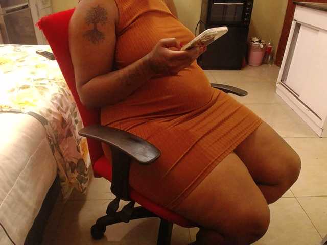 Wildcurves90 live cam on BongaCams