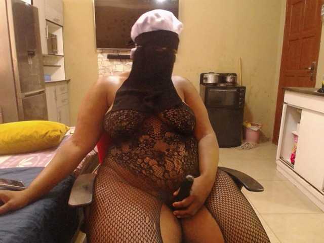 Wildcurves90 live cam on BongaCams