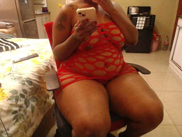 Wildcurves90 live cam on BongaCams