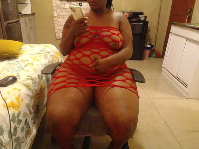 Wildcurves90 live cam on BongaCams