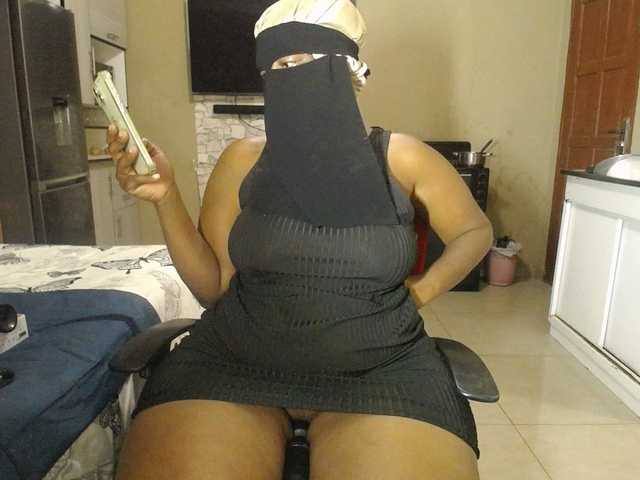 Wildcurves90 live cam on BongaCams