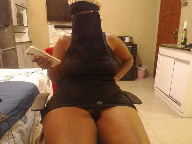 Wildcurves90 live cam on BongaCams