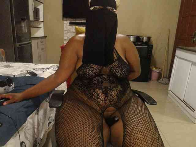 Wildcurves90 Live Webcam on BongaCams