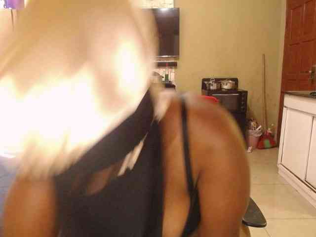 Wildcurves90 Live Webcam on BongaCams